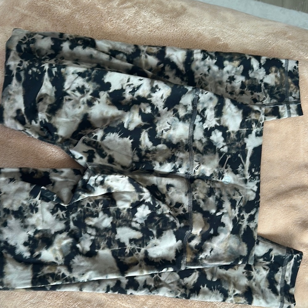 lululemon athletica Black and Tan Patterned Leggings